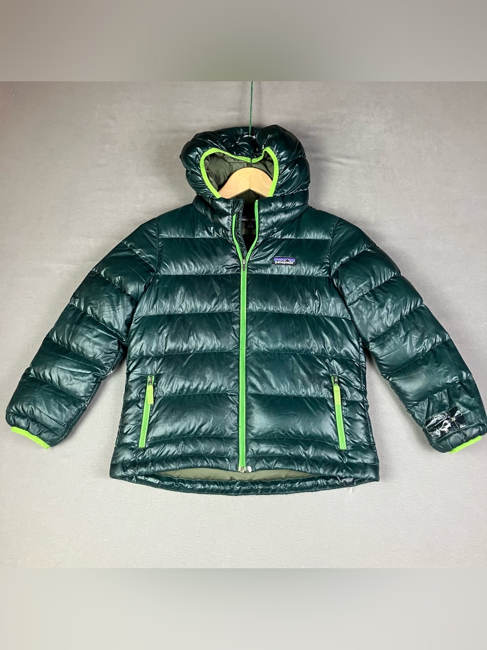 Patagonia Kids Size S (7-8) Hi Loft Down Puffer Jacket Full Zip Hood Green FLAWS